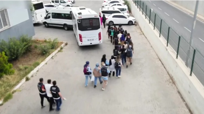Şanlıurfa’da Uyuşturucu ve Dolandırıcılık Çetelerine Büyük Darbe: 53 Gözaltı, 20 Tutuklama