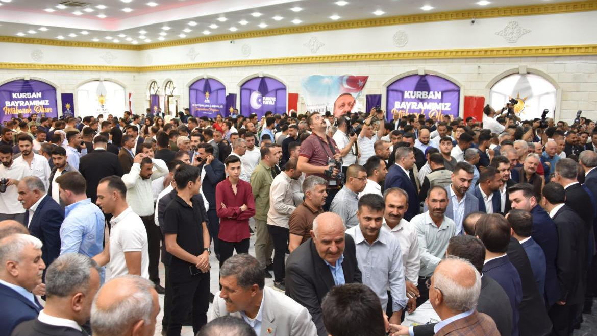 AK Parti Bayramlaşma programına vatandaşlar ilgi gösterdi