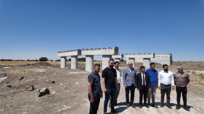 Ayakları var, yol ve köprü yok!
