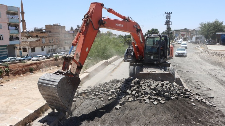 Büyükşehir yol yapıyor!