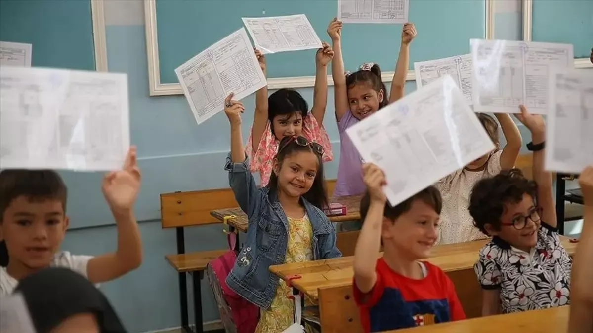 Okullarda karne günü! Yaklaşık 20 milyon öğrenci tatile giriyor